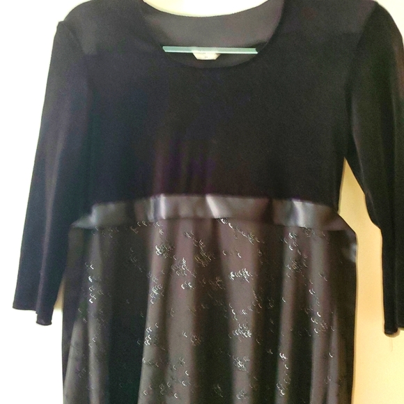 Formal night gown - Picture 3 of 8